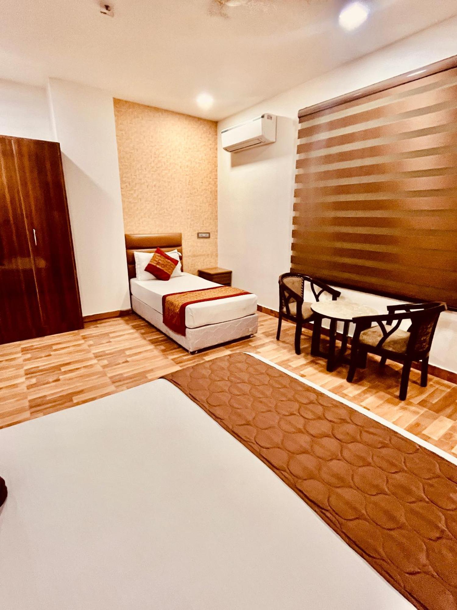 ניו דלהי Amora Rooms Dwarka מראה חיצוני תמונה